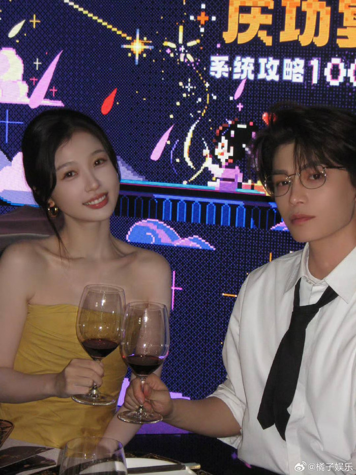 Đinh Vũ Hề và Ngu Thư Hân công khai 'vật định tình', xác nhận tin hẹn hò? Ảnh 2