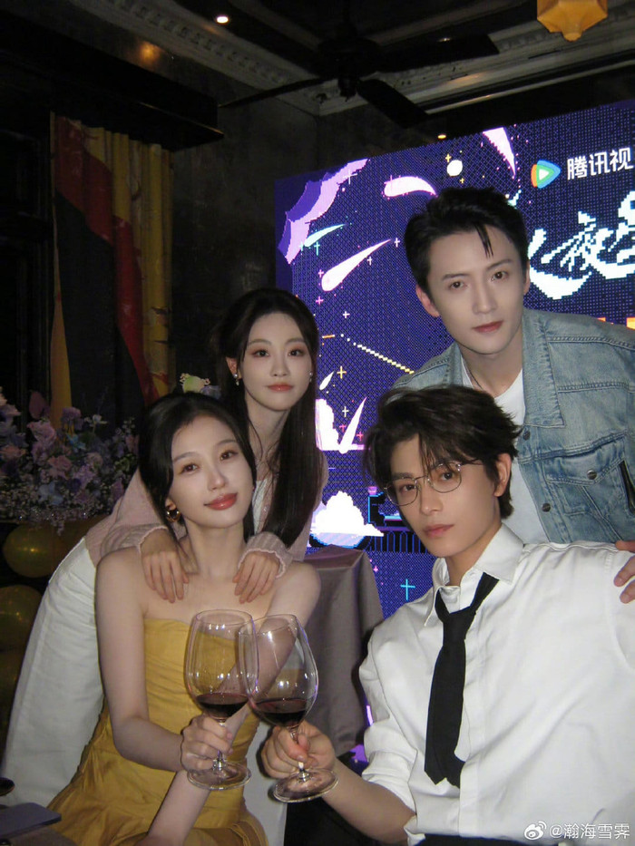 Trúc Lâm Tứ Hiệp gồm Đinh Vũ Hề, Ngu Thư Hân, Chúc Tự Đan và Dương Sĩ Trạch tại lễ mừng công Vĩnh Dạ Tinh Hà.