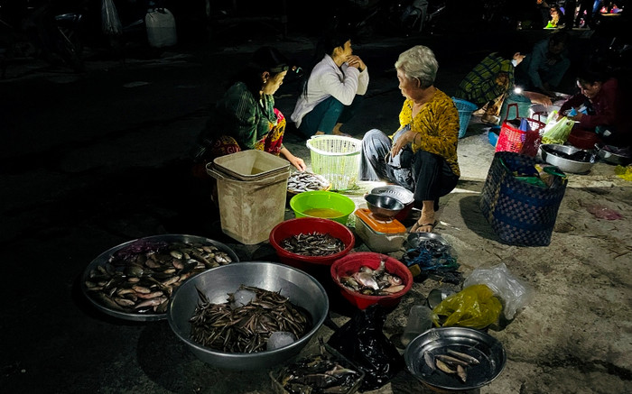 Chợ ma nổi tiếng An Giang: Họp từ 3h sáng, lúc nào cũng nườm nượp người tới Ảnh 2