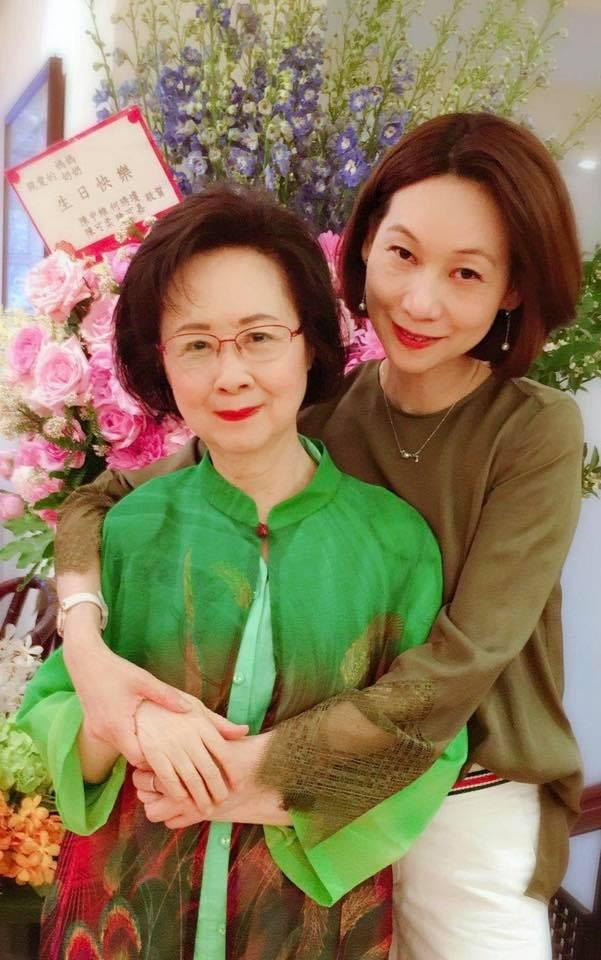 Nhà văn Quỳnh Dao và con dâu có mối quan hệ thân thiết, tốt đẹp. Nữ nhà văn rất tin tưởng con dâu Hà Tú Quỳnh.