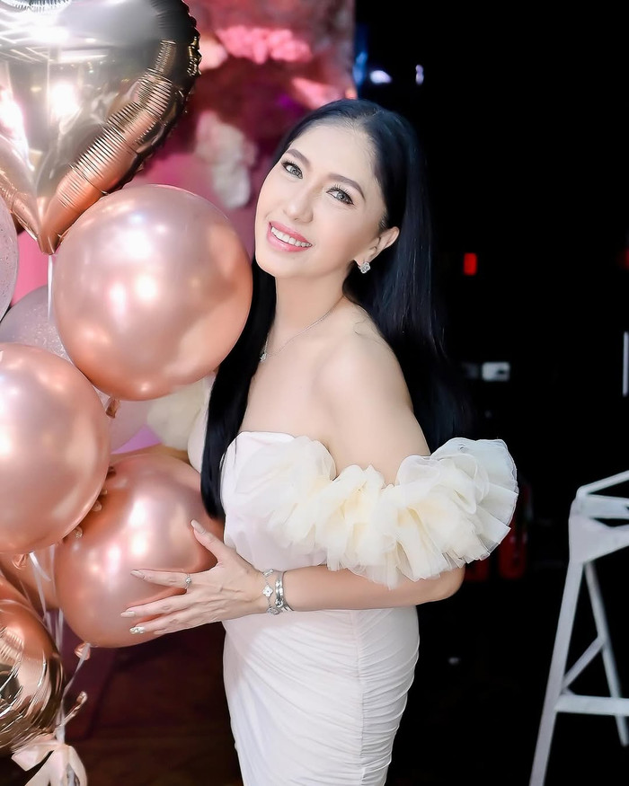 Ae Chutima từng đăng quang cuộc thi Hoa hậu Thái Lan 1987.