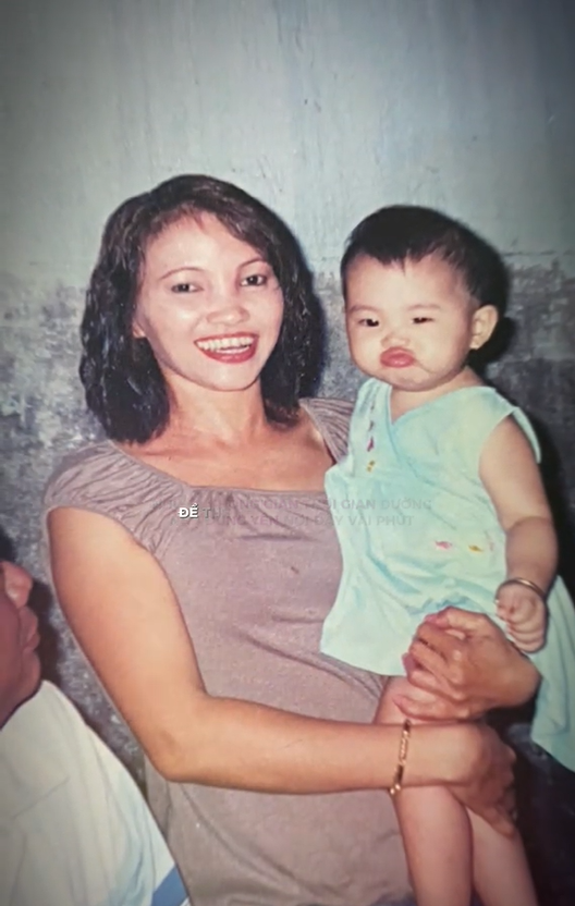 Phương Mỹ Chi khoe ảnh hiếm cùng người phụ nữ đặc biệt, biểu cảm khiến fan xôn xao Ảnh 1