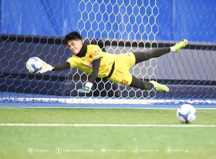 Thủ môn Trần Trung Kiên đã viết một chương mới cho CLB HAGL ở tuyển Việt Nam. Ảnh: VFF