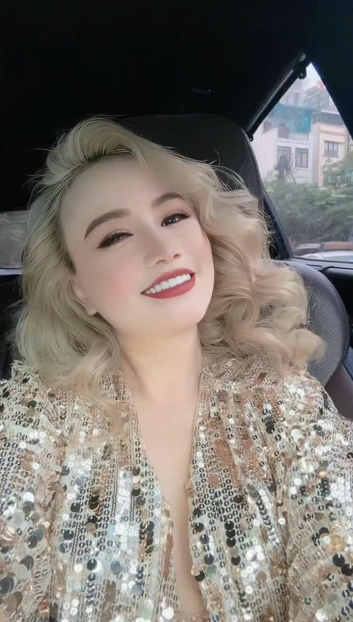 Sau khi ly hôn người chồng thứ 4, Hoàng Yến thực hiện cuộc 'đại phẫu' để tân trang nhan sắc. (Ảnh FBNV)