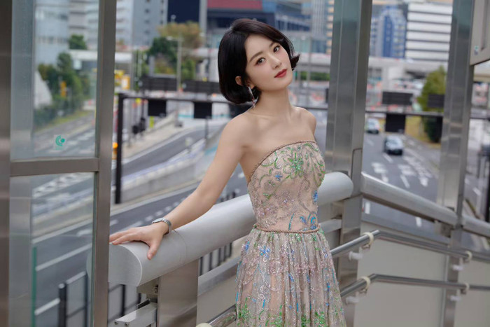 Động thái của Triệu Lệ Dĩnh thu hút sự chú ý sau khi Phùng Thiệu Phong bị bắt gặp đang hẹn hò cùng tình mới. 