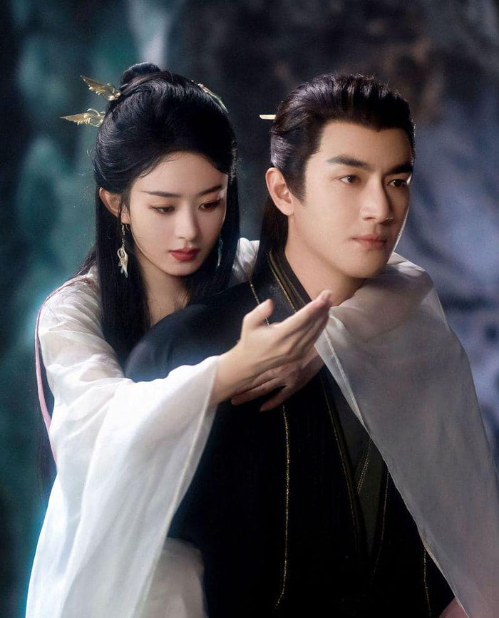 Triệu Lệ Dĩnh và Lâm Canh Tân nhiều lần vướng tin đồn hẹn hò sau 2 lần hợp tác. 