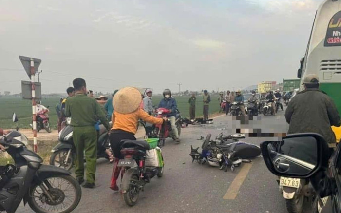 Hai nam sinh 15 tuổi lái xe vượt ẩu tông trực diện vào 1 xe máy khác gây thương vong Ảnh 2