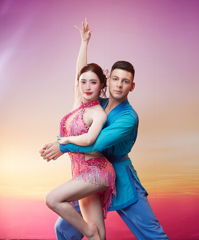 Quỳnh Nga và Valkov Dimitar 'song kiếm hợp bích'.