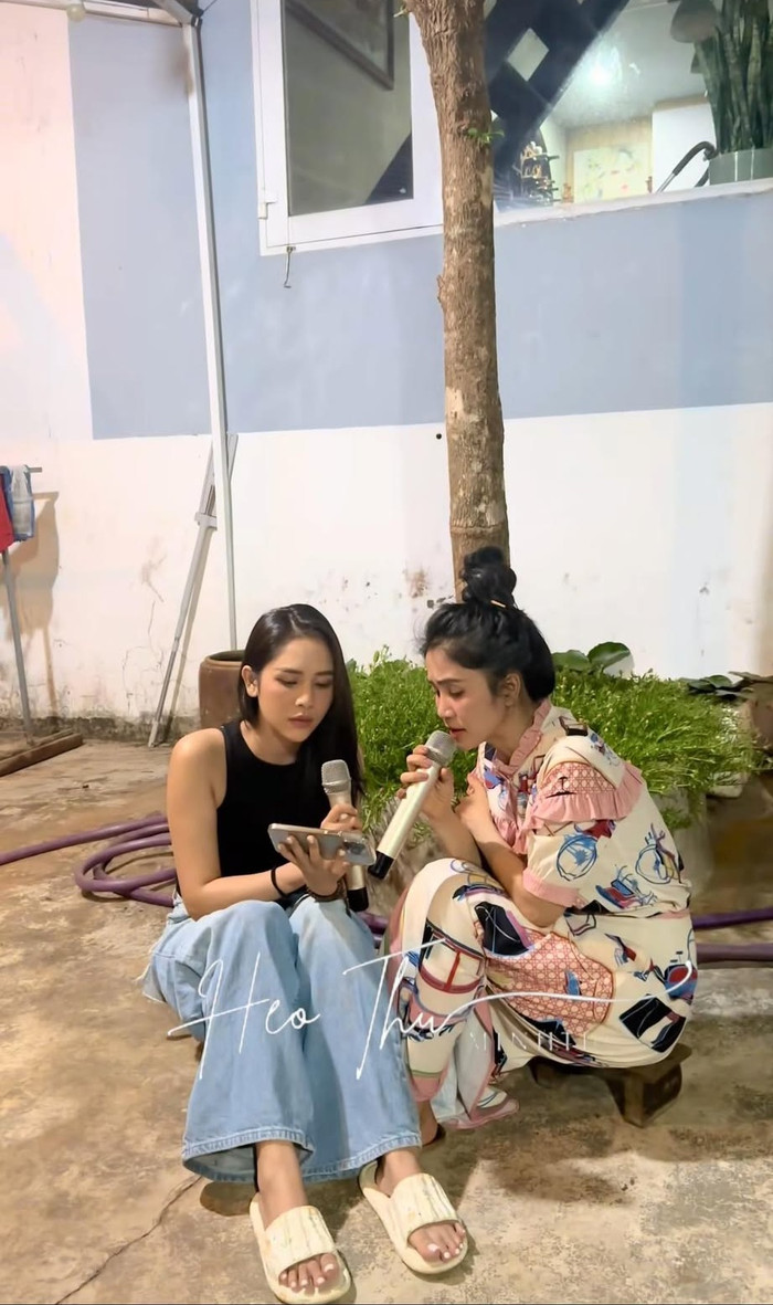 Hai chị em ngồi hát dưới gốc cây cho ra đời 'tuyệt phẩm' Bolero, danh tính chẳng xa lạ! Ảnh 1