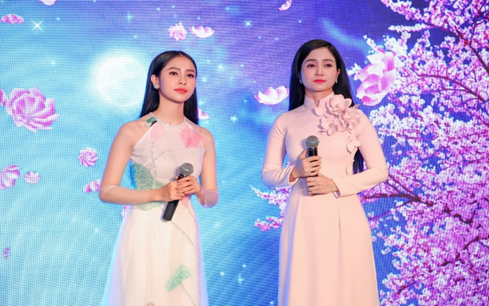 Hai chị em ngồi hát dưới gốc cây cho ra đời 'tuyệt phẩm' Bolero, danh tính chẳng xa lạ! Ảnh 2