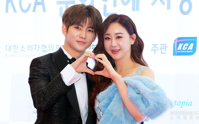 Ham So Won yêu đương và kết hôn với một người đàn ông Trung Quốc kém 18 tuổi. 