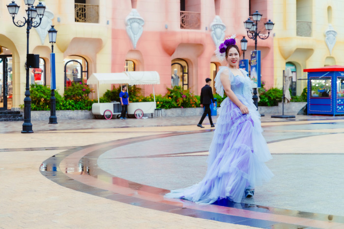 Những bộ trang phục lộng lẫy này do thiết kế Nhà thiết kế Tony Phạm sáng tạo. Mỗi tác phẩm là sự thể hiện sự hòa quyện tuyệt vời giữa nhan sắc và tài năng của các nữ doanh nhân. 