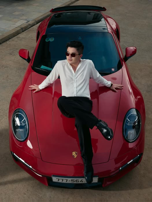 Mr.Pips luôn tỏ ra bản thân có cuộc sống xa hoa