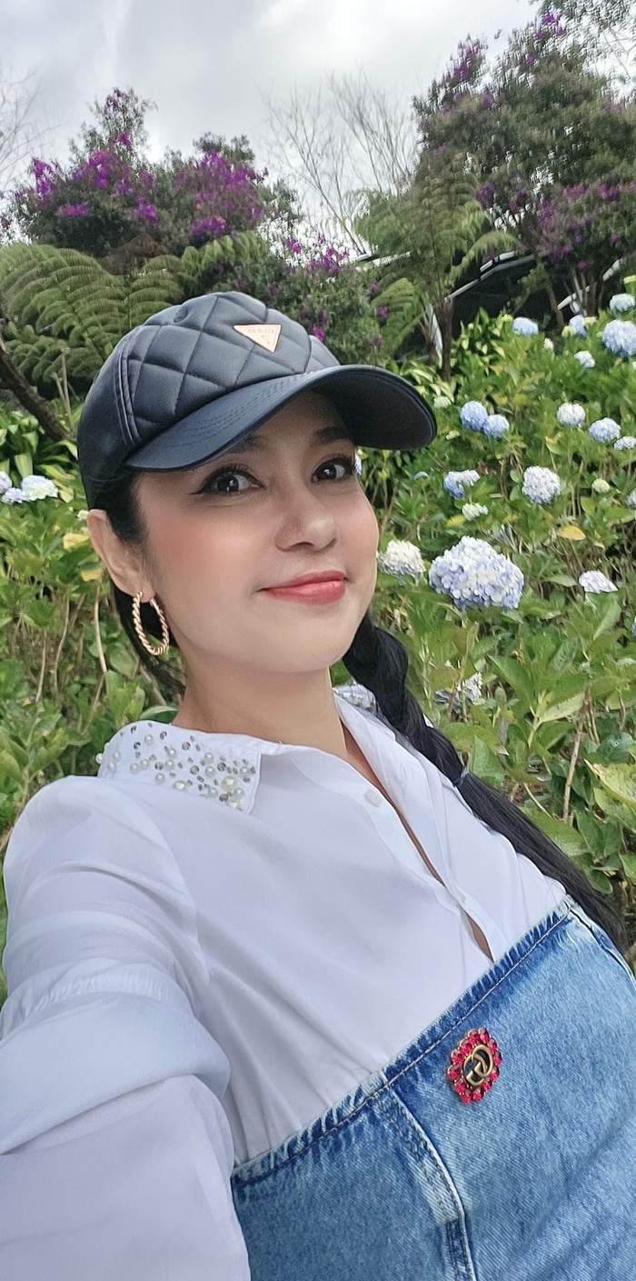 Việt Trinh giữ kín danh tính về chồng cũ. (Ảnh FBNV)