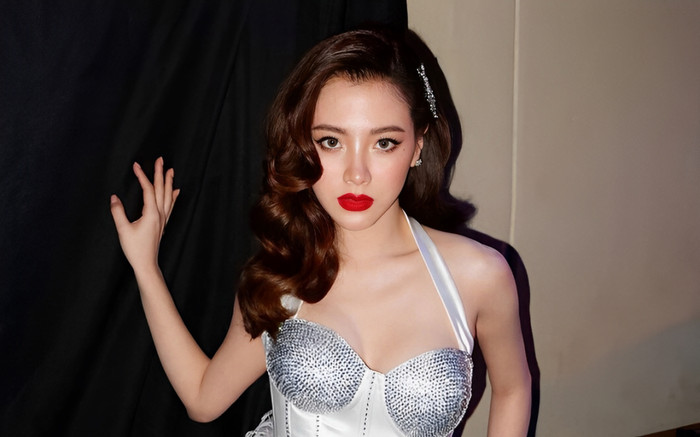 Thêm 1 nữ diễn viên 'muối mặt' trên thảm đỏ vì bộ váy phản chủ, khán giả chỉ muốn che lại giùm người đẹp Ảnh 2