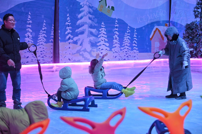 Những hoạt động trượt băng đầy thú vị.