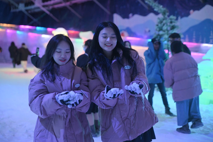 Giới trẻ háo hức với tuyết nhân tạo giống thật đến 99% từ Thế Vận Hội Mùa Đông.