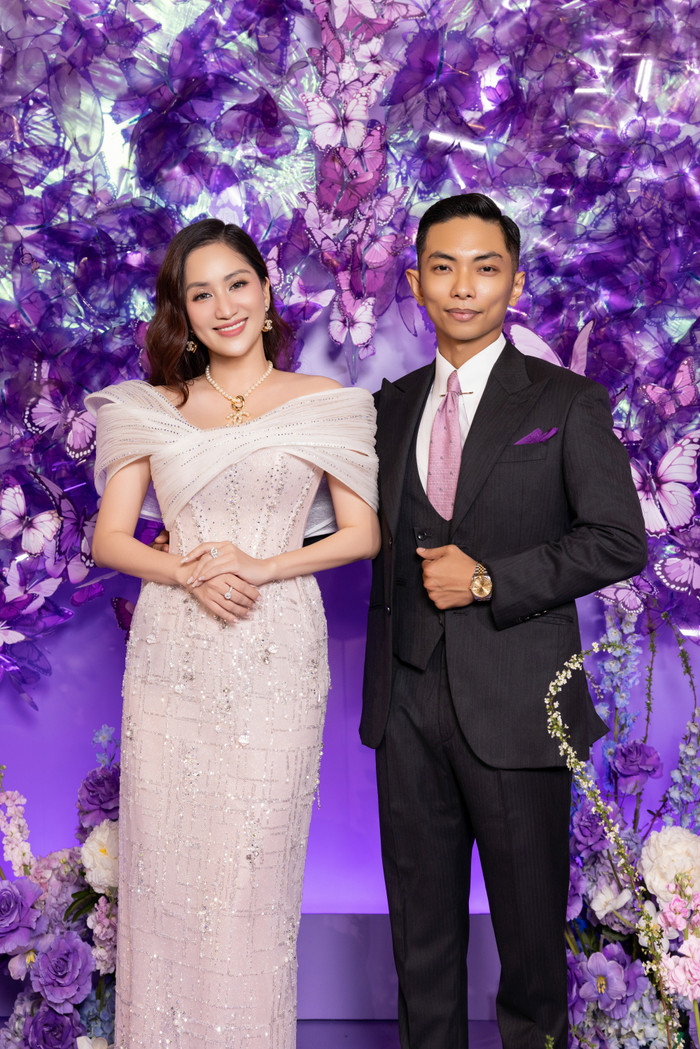 Khánh Thi cho biết Phan Hiển muốn cô sinh con vào năm sau. 