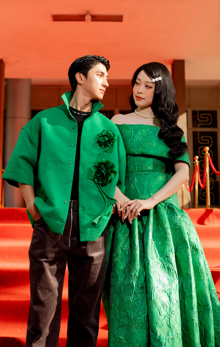 Phương Nga - Bình An tình tứ trong trang phục sắc xanh tươi rói. 