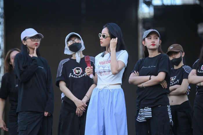 SOOBIN cháy hết cỡ, Binz tiết lộ món quà đặc biệt cho fan tại siêu nhạc hội lớn nhất năm Ảnh 4