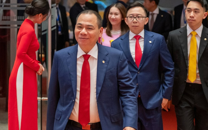 3 bố con tỷ phú Phạm Nhật Vượng lần đầu lộ diện chung khung hình: Quyền lực và hiếm có! Ảnh 2