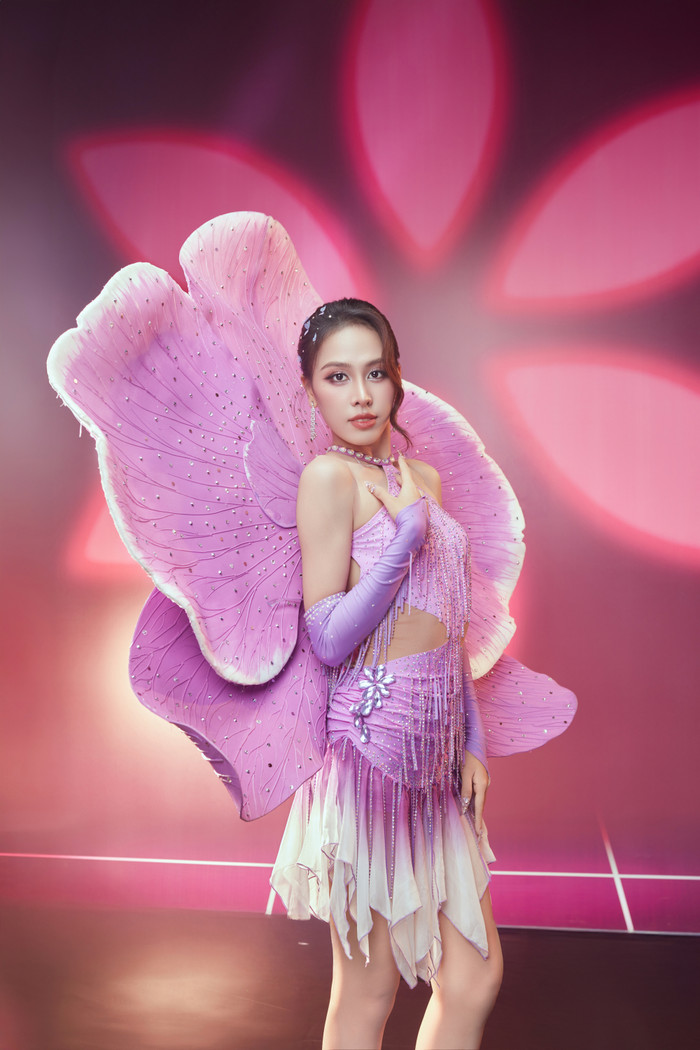 Tổng điểm của cặp đôi Á hậu Ngọc Hằng và Lyubomir Yakimov là 27. 