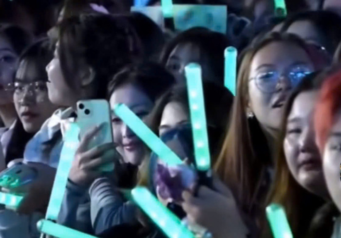 Số lượng khán giả tham gia sự kiện đông, chen chúc. Ảnh: Bí mật showbiz