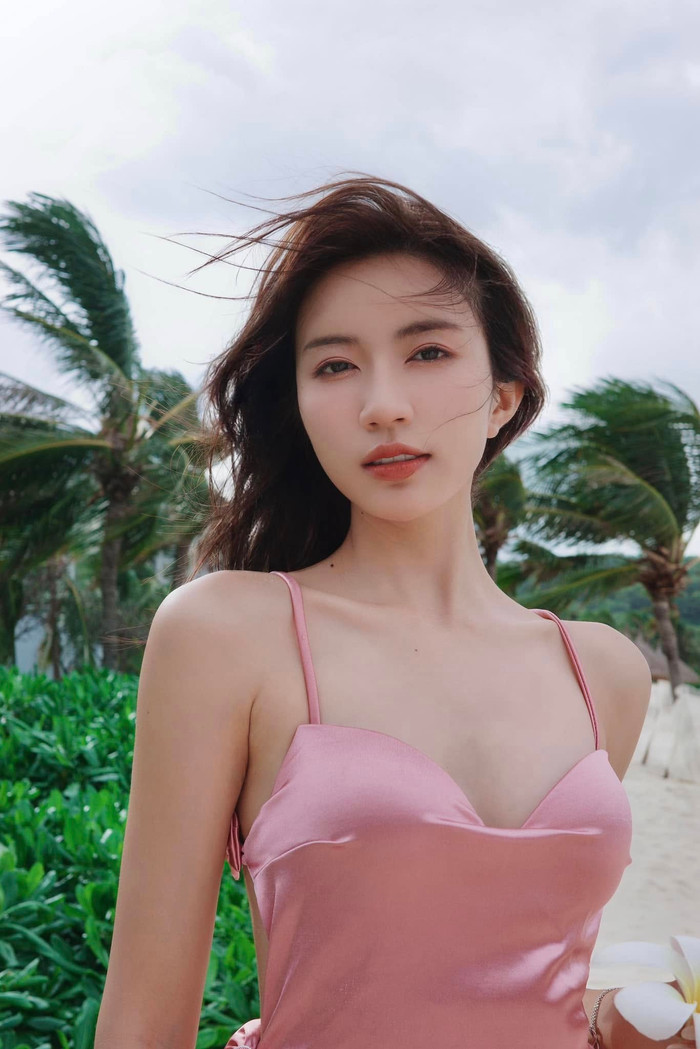 Em gái Huyền Lizzie dược khen ngày càng xinh đẹp sau khi kết hôn cùng ông xã hồi cuối tháng 1 năm nay