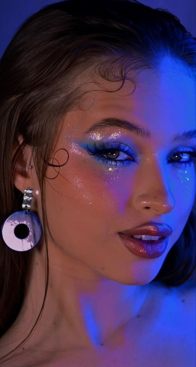 Phong cách trang điểm tiệc tùng đang hồi sinh và chiếm trọn sự chú ý.