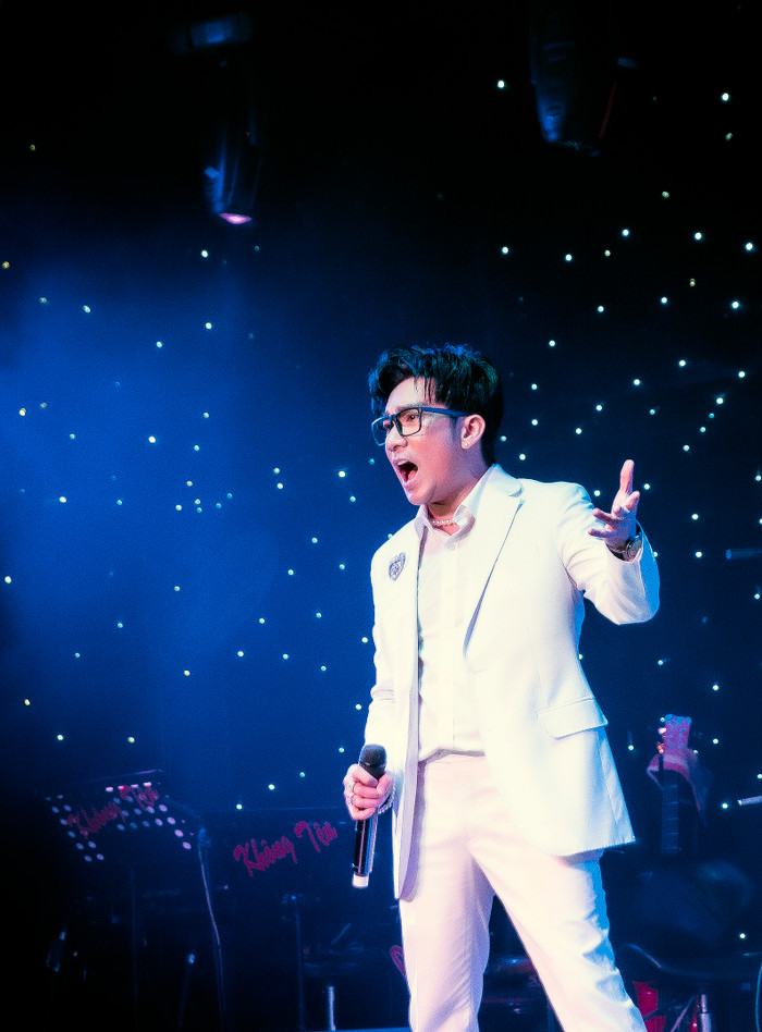 Quang Hà luôn cháy hết mình trên sân khấu. 