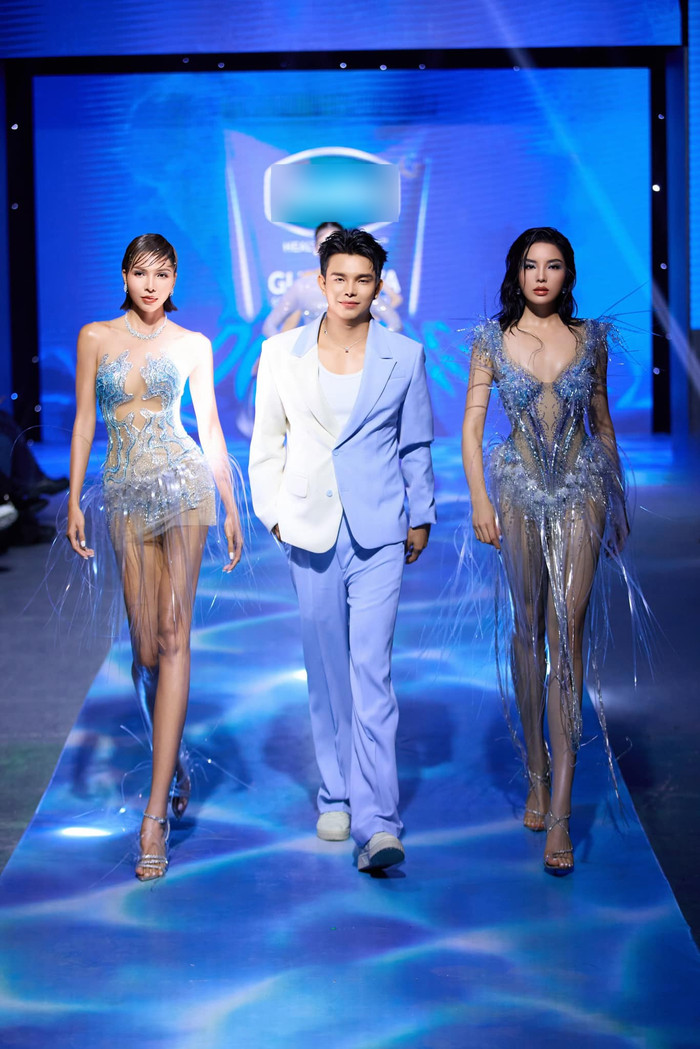 Kỳ Duyên và Minh Triệu vừa có màn tái hợp trên sàn runway tại một sự kiện thời trang vào ngày 5/12. (Ảnh:FB NTK Đỗ Long)