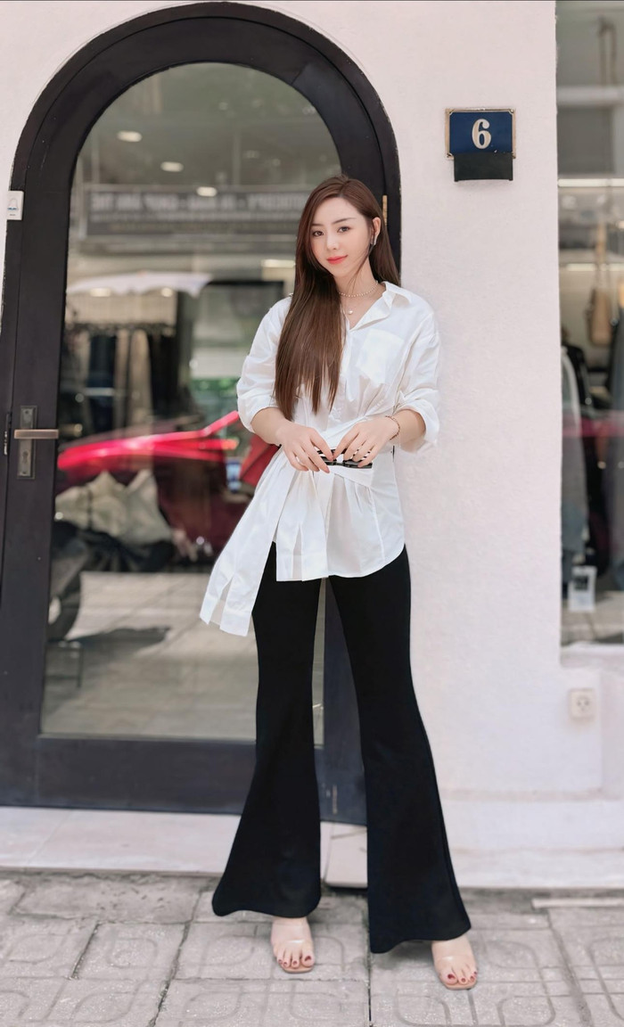 Để chuẩn bị cho vai diễn mới, Quỳnh Kool đã đầu tư nhiều bộ trang phục đẹp mắt và dành thời gian tập luyện cùng bạn diễn. Ảnh: FBNV