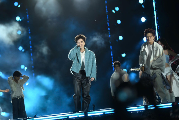 Quang Hùng MasterD duy trì phong độ biểu diễn ổn định