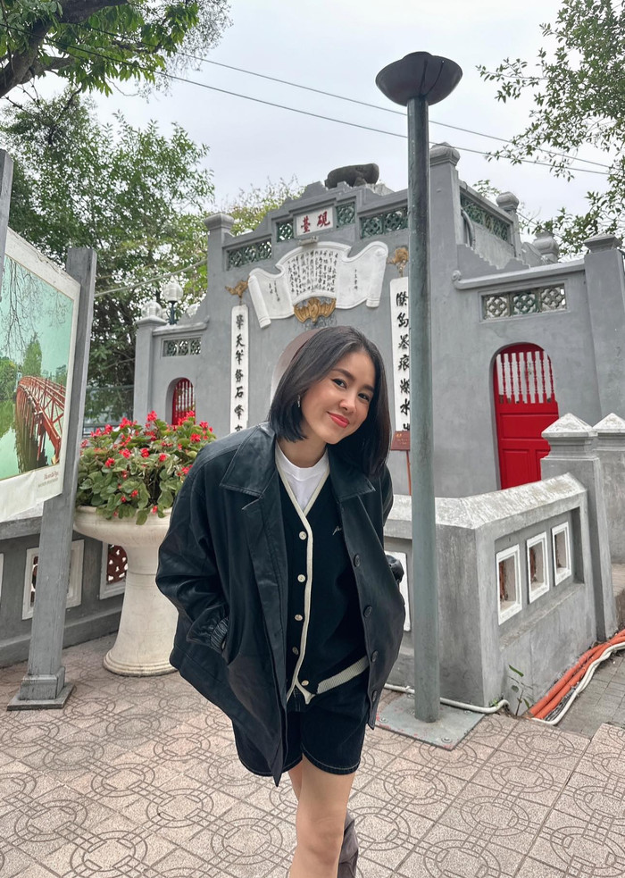 Lê Phương khoe tấm hình được chụp bởi ông xã. Ảnh: FBNV