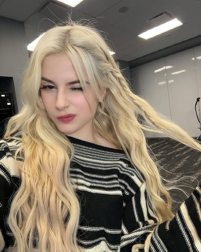 Hình ảnh nữ ca sĩ KG. Ảnh: Instagram offical_vcha