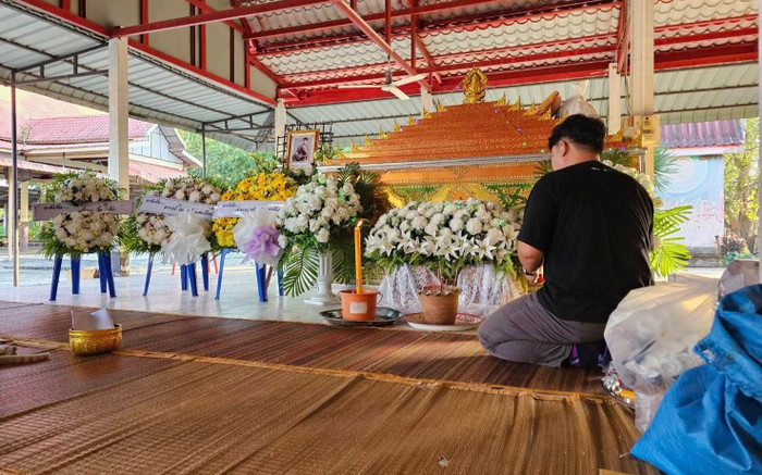 Nam ca sĩ đau lòng báo tin đồng nghiệp qua đời, đám tang chỉ có vài người đến dự Ảnh 2