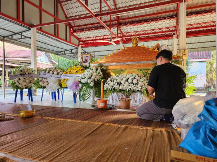 Nam ca sĩ đau lòng báo tin đồng nghiệp qua đời, đám tang chỉ có vài người đến dự Ảnh 2