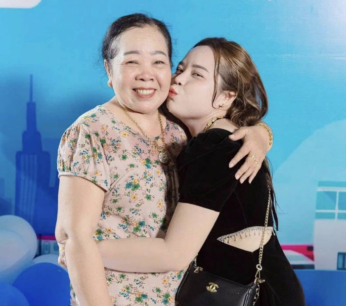 Trúng số đã giúp chị Nguyên có thể chăm sóc gia đình tốt hơn. (Ảnh: Thanh Niên)