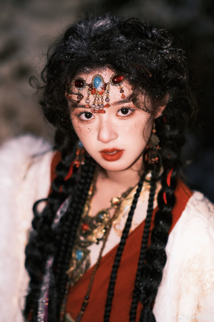 Hoàng Dương Điềm Điềm phải nỗ lực vượt qua cái bóng của đàn chị Triệu Lệ Dĩnh