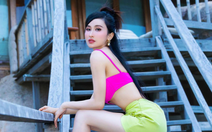 Ảnh vợ Minh Nhựa mặc đồ xuyên thấu gây sốt Ảnh 2