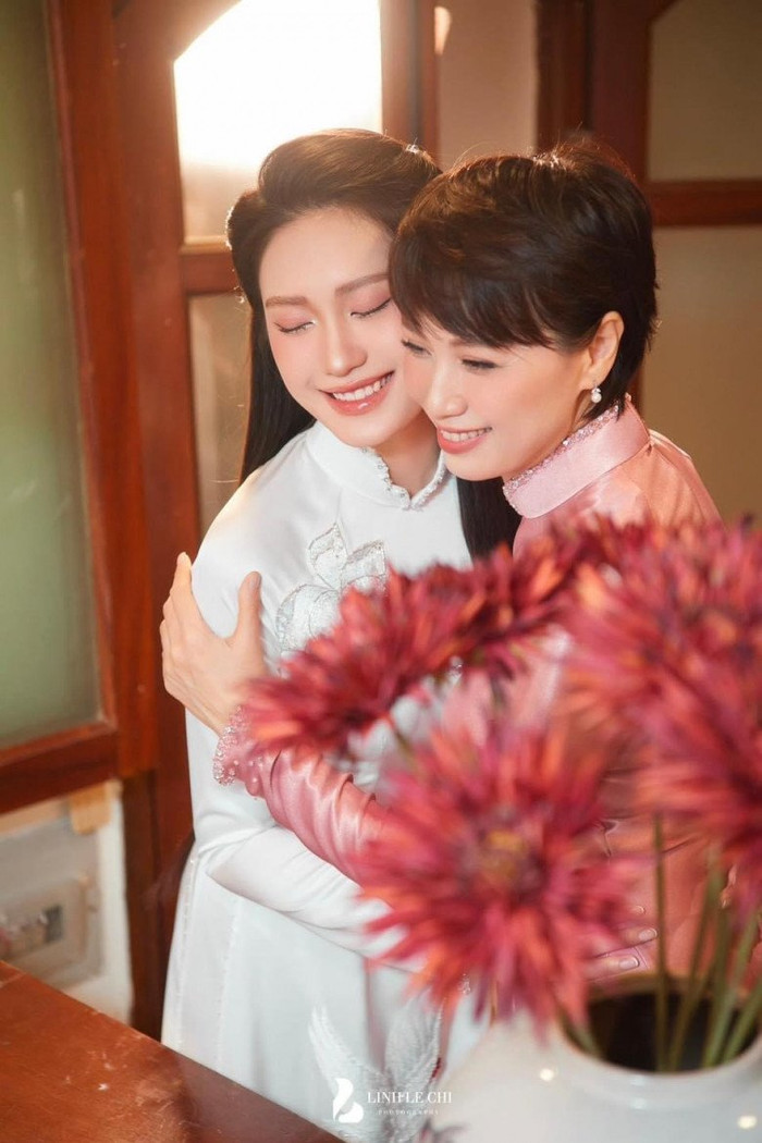 Doãn Hải My và mẹ ruột. Ảnh: FBNV