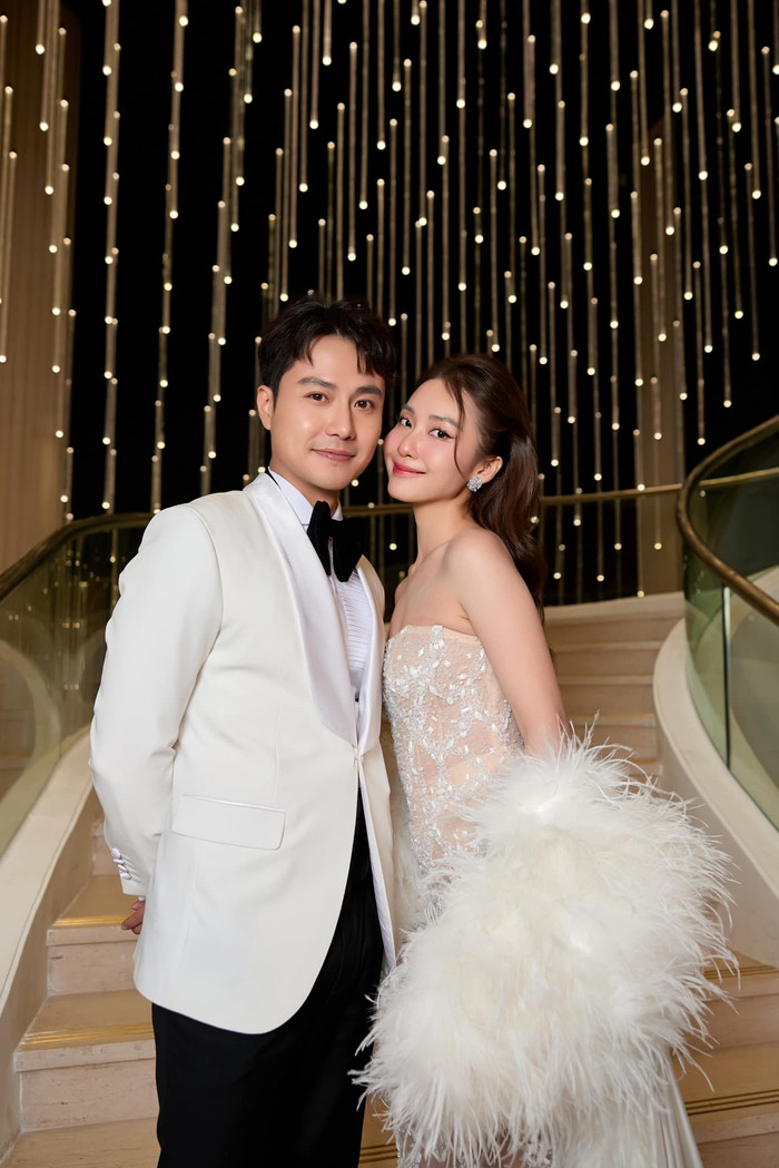 Thanh Sơn và Khả Ngân vướng nghi vấn 'phim giả tình thật' suốt nhiều năm qua. Dù không lên tiếng xác nhận, nhưng cặp đôi luôn 'như hình với bóng' tại các sự kiện. (Ảnh: FBNV)