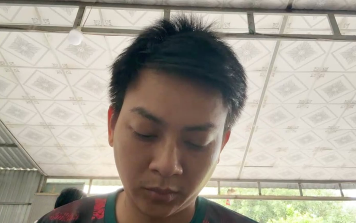 Hoài Lâm gây lo lắng vì làn da sạm màu, thần thái kém tươi tỉnh trong buổi livestream chiều 9/12. Ảnh: Chụp màn hình