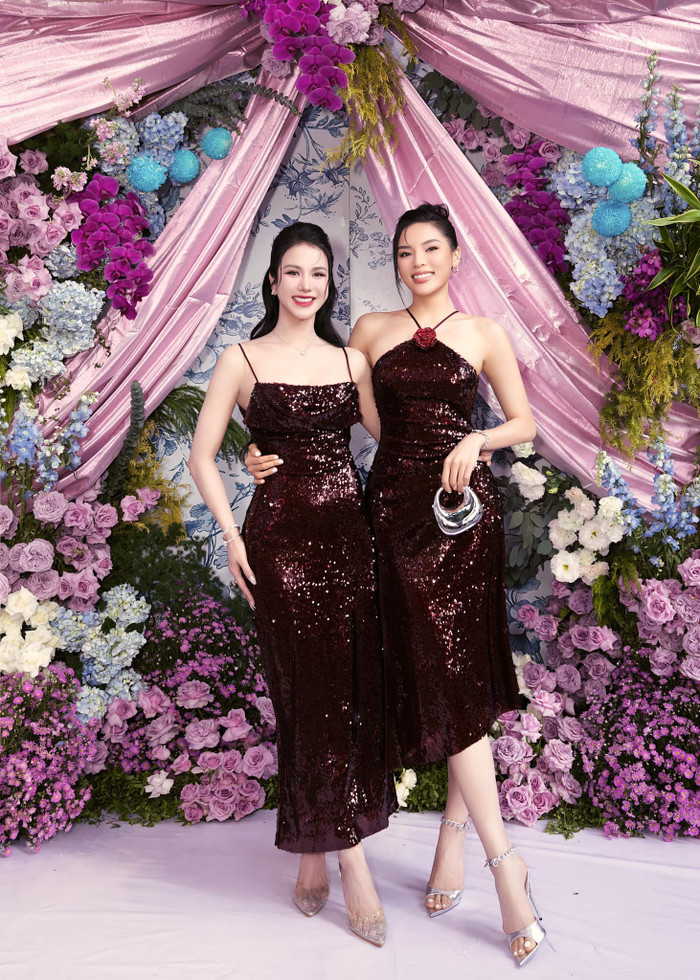 Hoa hậu Kỳ Duyên và người mẫu Diệp Lâm Anh thu hút khi diện trang phục đồng điệu. 