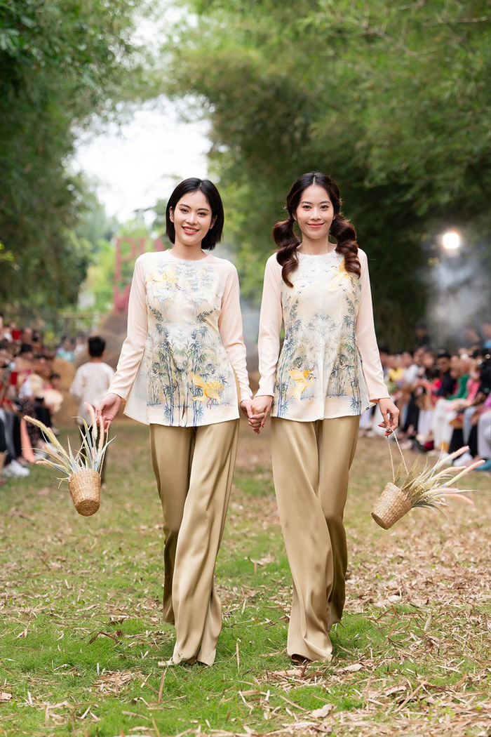 Showbiz 24h: Nam Em - Lệ Nam cùng nhau catwalk đôi trong show thời trang mới nhất. Ảnh: NVCC