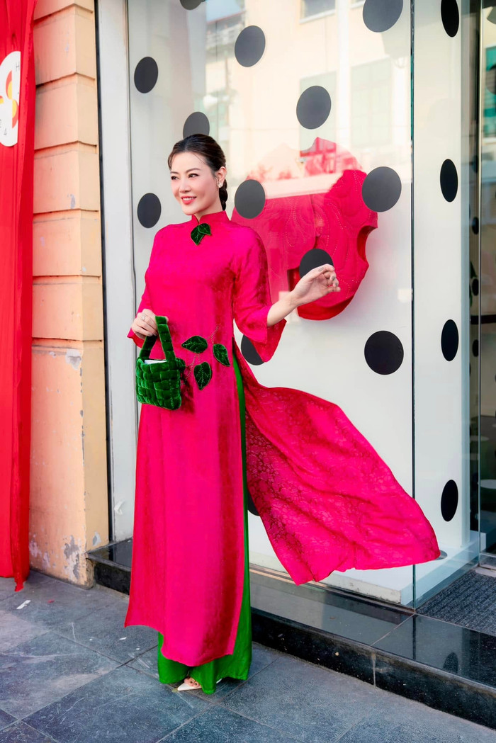 Thanh Hương nở nụ cười tươi tắn, rạng rỡ mỗi khi xuất hiện ở chốn đông người. Ảnh: FBNV