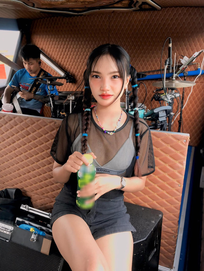 Câu chuyện nữ ca sĩ 20 tuổi qua đời sau khi đi massage khiến dư luận bàng hoàng.