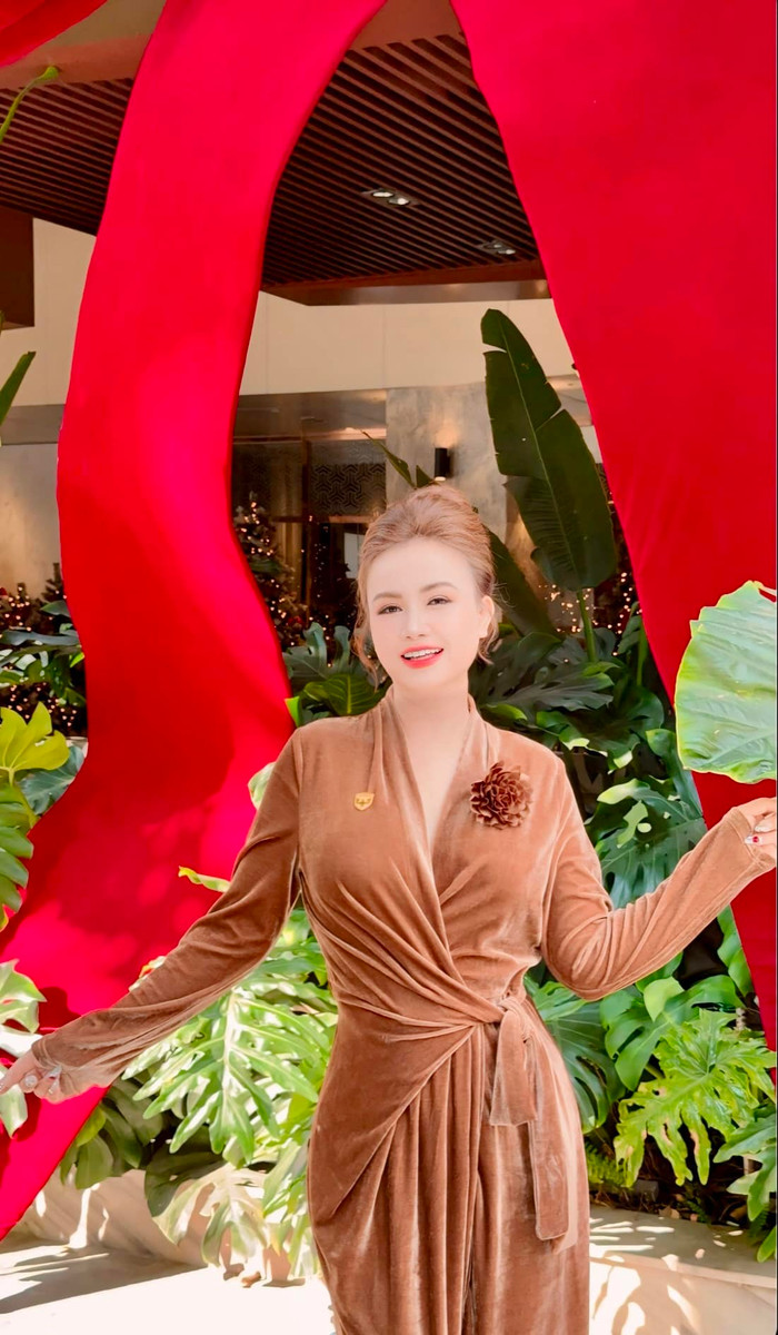 Diễn viên Hoàng Yến công khai tân trang nhan sắc để có vẻ ngoài trẻ trung. (Ảnh FBNV)