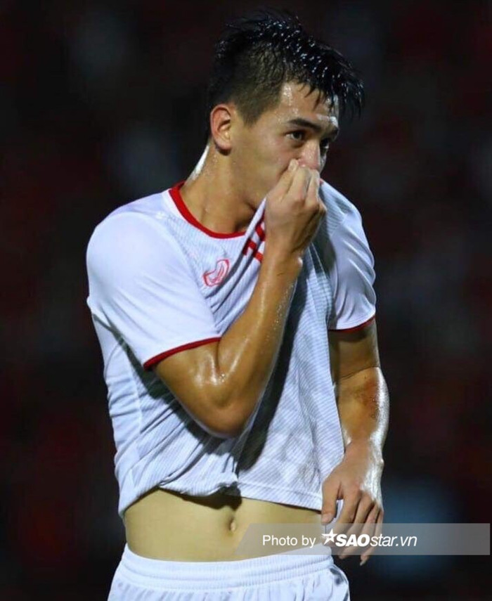 Tiến Linh ghi bàn cho tuyển Việt Nam trước Lào.