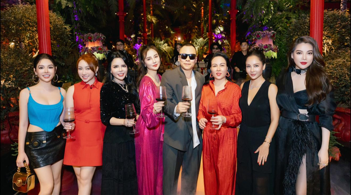 Trương Ngọc Ánh hội ngộ Vũ Khắc Tiệp tại tiệc sinhh nhật của anh chàng. 'Ông trùm chân dài' còn mời thêm đại gia Phượng Chanel, vợ Chi Bảo,...